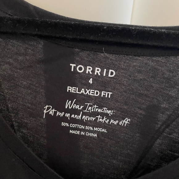 NWT Torrid v neck cropped tee size 4 - Picture 3 of 4